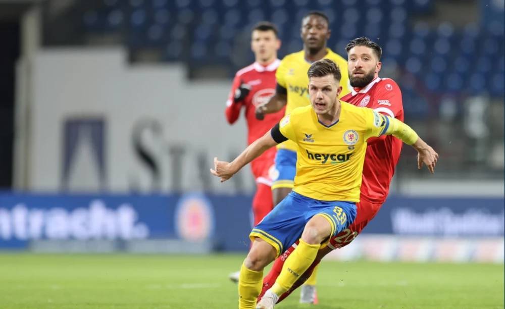 自从她在国 自从她在国