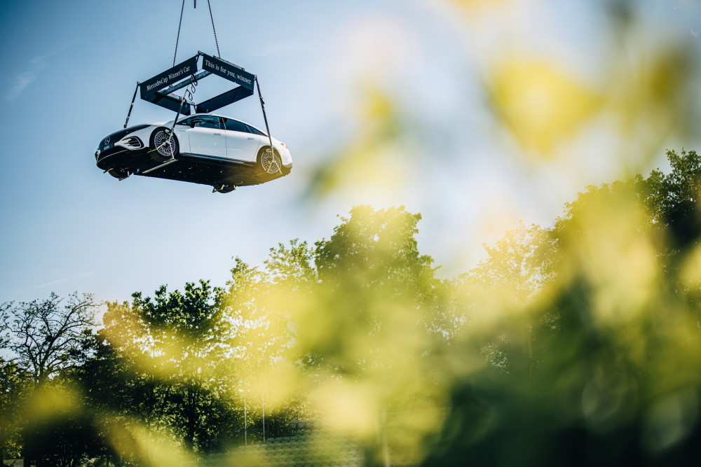 以其坚韧不 以其坚韧不